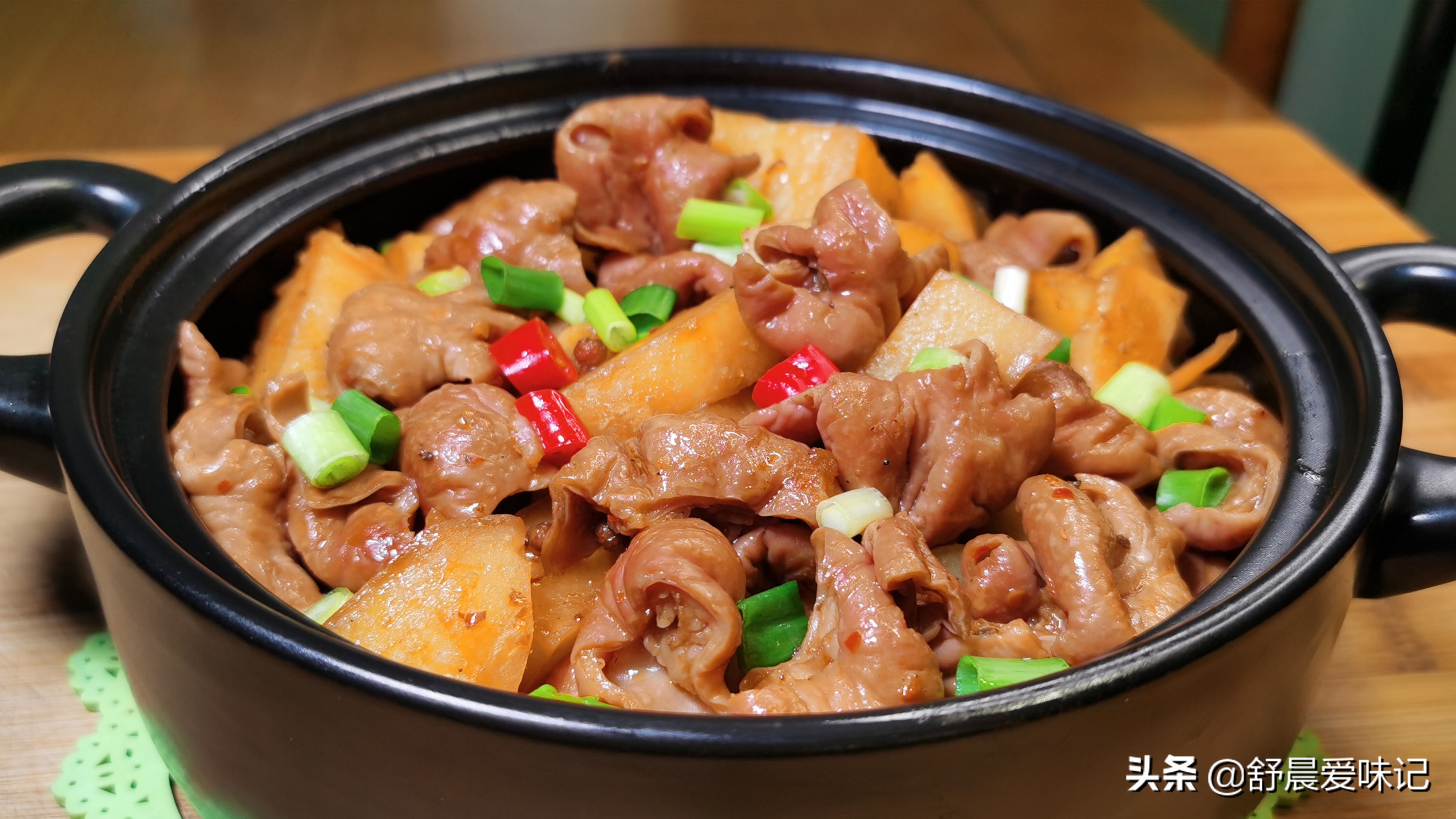 肥肠这样做，味道才叫香，肥而不腻，香辣解馋，看着就有食欲