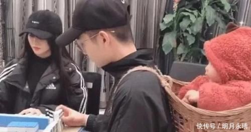 侄女|舅舅带娃火了,为了自己打游戏,直接将宝宝“封印”在墙上