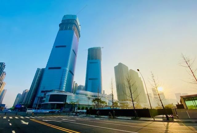 女首富|手握18870亩地皮,公司净资产达5904亿,她是中国真正地产女首富