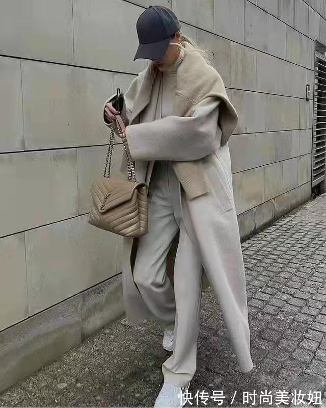 大衣 最近火了一种穿搭,叫“大衣+球鞋”,减龄洋气又显气质