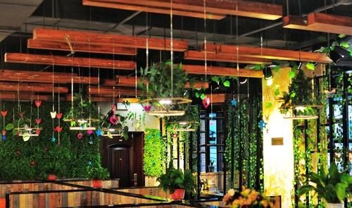 首家会飞的火锅落户沈阳，大虾火锅飞起来，小龙虾九块九