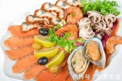 放在冰箱|冰箱里放这4种食物，等于给健康埋“雷”，你踩“雷”了吗？