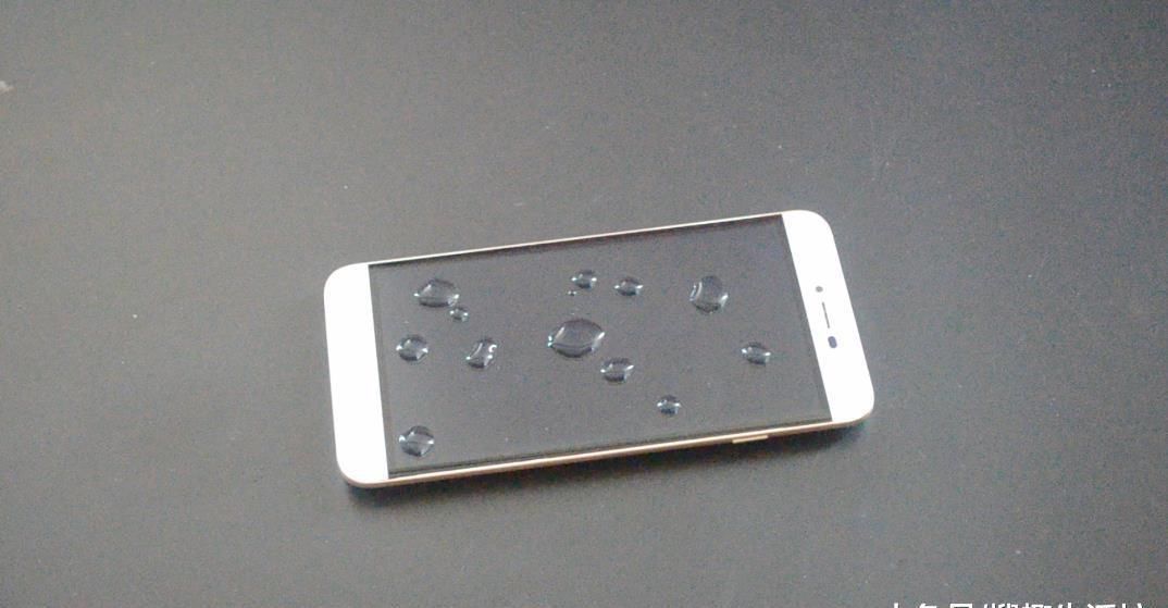 烦恼|食品袋里的干燥剂别扔了, 它的这3个妙用, 解决了很多家庭的烦恼