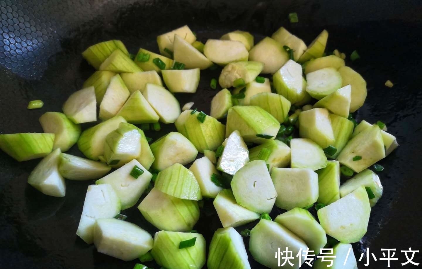 肌肤|夏天多喝此汤，美白肌肤去斑点，每天坚持来一碗，40岁也很美！