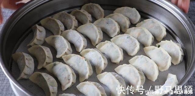 这才是素馅饺子最好吃的做法，教你调馅秘方，吃起来比肉饺子都香