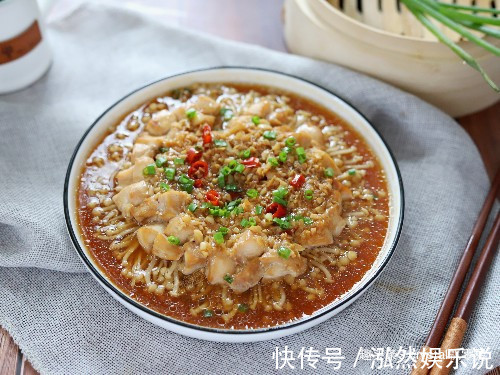 蒜蓉酱汁|鸡胸肉蒸着吃,鲜嫩多汁超入味,开胃下饭两不误,一盘不够吃