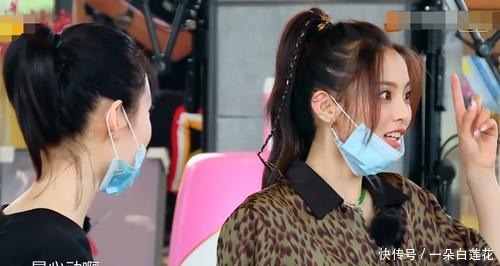 素人女嘉宾|杨超越唱歌跑调,素人嘉宾当场纠正多次失败,王俊凯吐槽太不给面