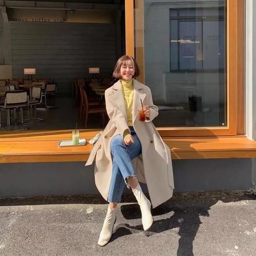 款式的靴|秋冬买靴子，尽量少买黑色，这3种“颜色”时髦百搭，显腿长