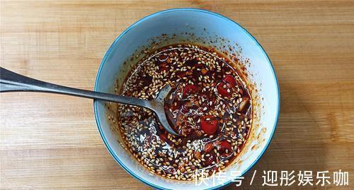 辣椒面|教你凉拌包菜的做法，牢记这几点，成菜好吃下饭，做法简单又营养
