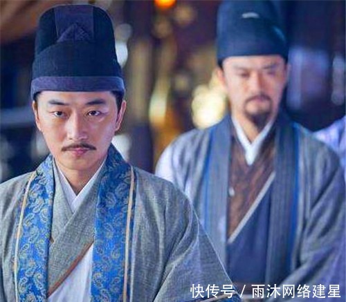 好玩|小孩调皮爬上龙椅,皇帝问:做天子好玩吗?小孩答4字,继承帝位