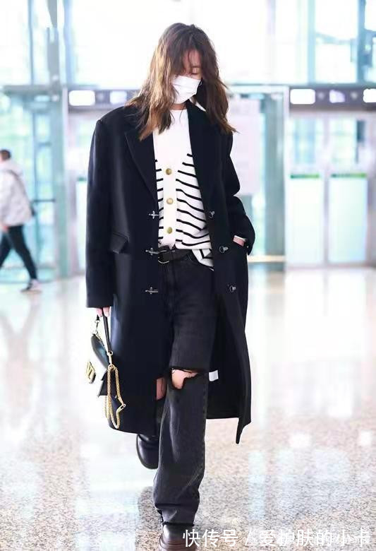 编辑搜图 刘雯街头随拍,走简约路线依旧大气有范,骨子里的超模气质学不来