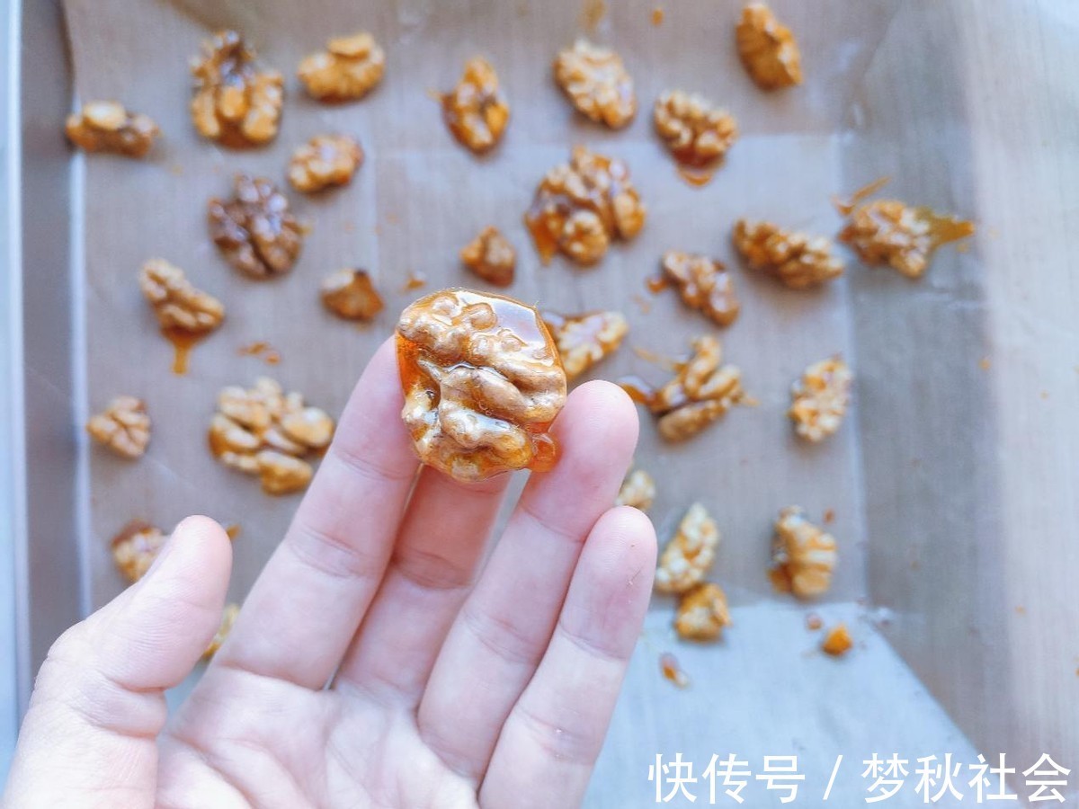 冰糖块|自制琥珀核桃，香甜酥脆，大人小孩都爱吃，比买的还好吃