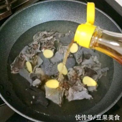 乌鸡|#我的养生日常-远离秋燥#乌鸡山药汤