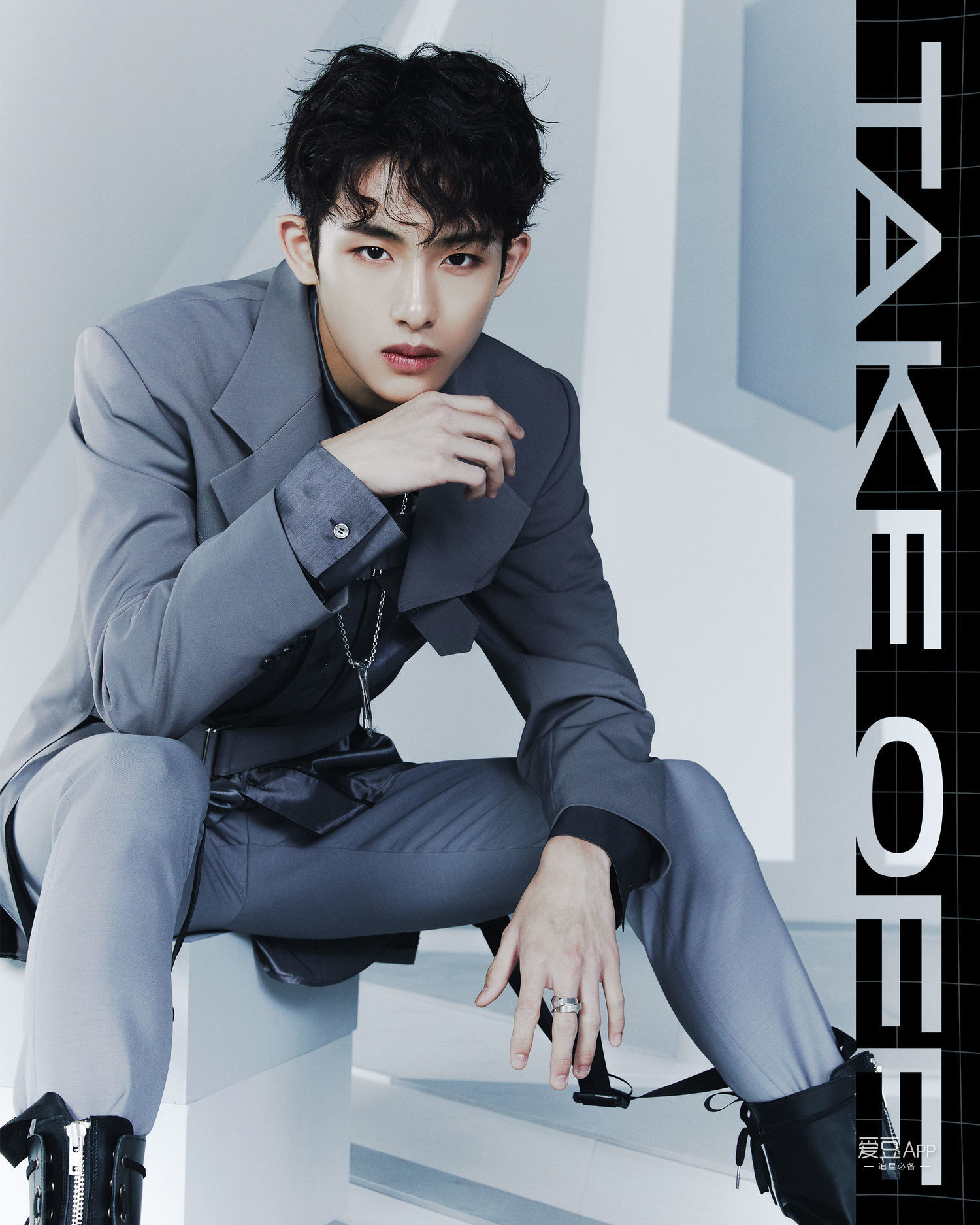 [消息]今晚7点公开主打歌《无翼而飞》mv预告,强烈舞蹈和音乐提前看!