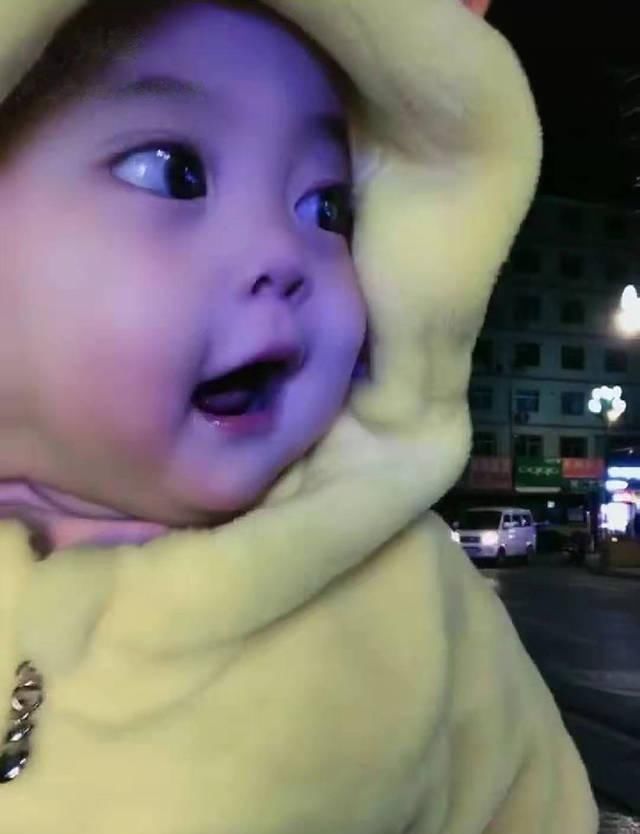 宝妈|爸爸带宝宝接妈妈下班,见到妈妈的那一刻,宝宝的反应太暖心