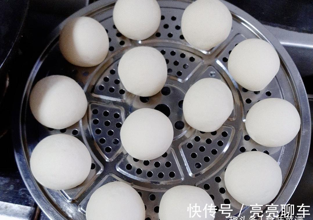 松软|馒头怎么做才好吃?关键在于和面,老师傅教你一招,个个松软好吃