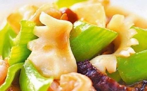 翻炒均匀|2道家常菜,大厨这样炖,比大鱼大肉好吃,香辣解馋,吃得过瘾