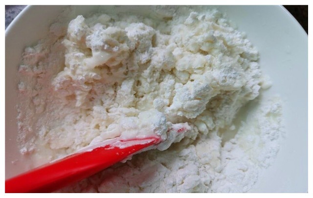 在家太无聊，做了一道空心麻团，味道酥香脆口，一家人都说好吃！