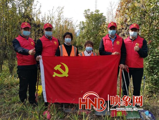郑州公交|共建绿色家园 郑州公交志愿者联合环卫工人助力城市文明