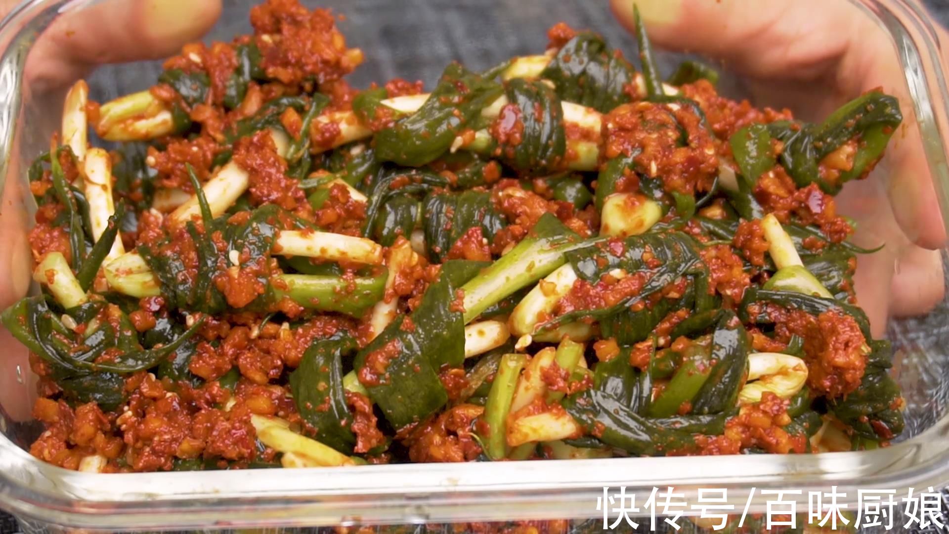 小葱不要再蘸酱吃了，这样做，超级的下饭，一次都能吃两碗米饭了