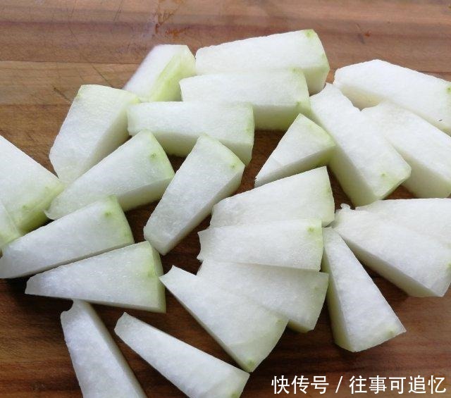 鱼头冬瓜汤,鲜美可口!