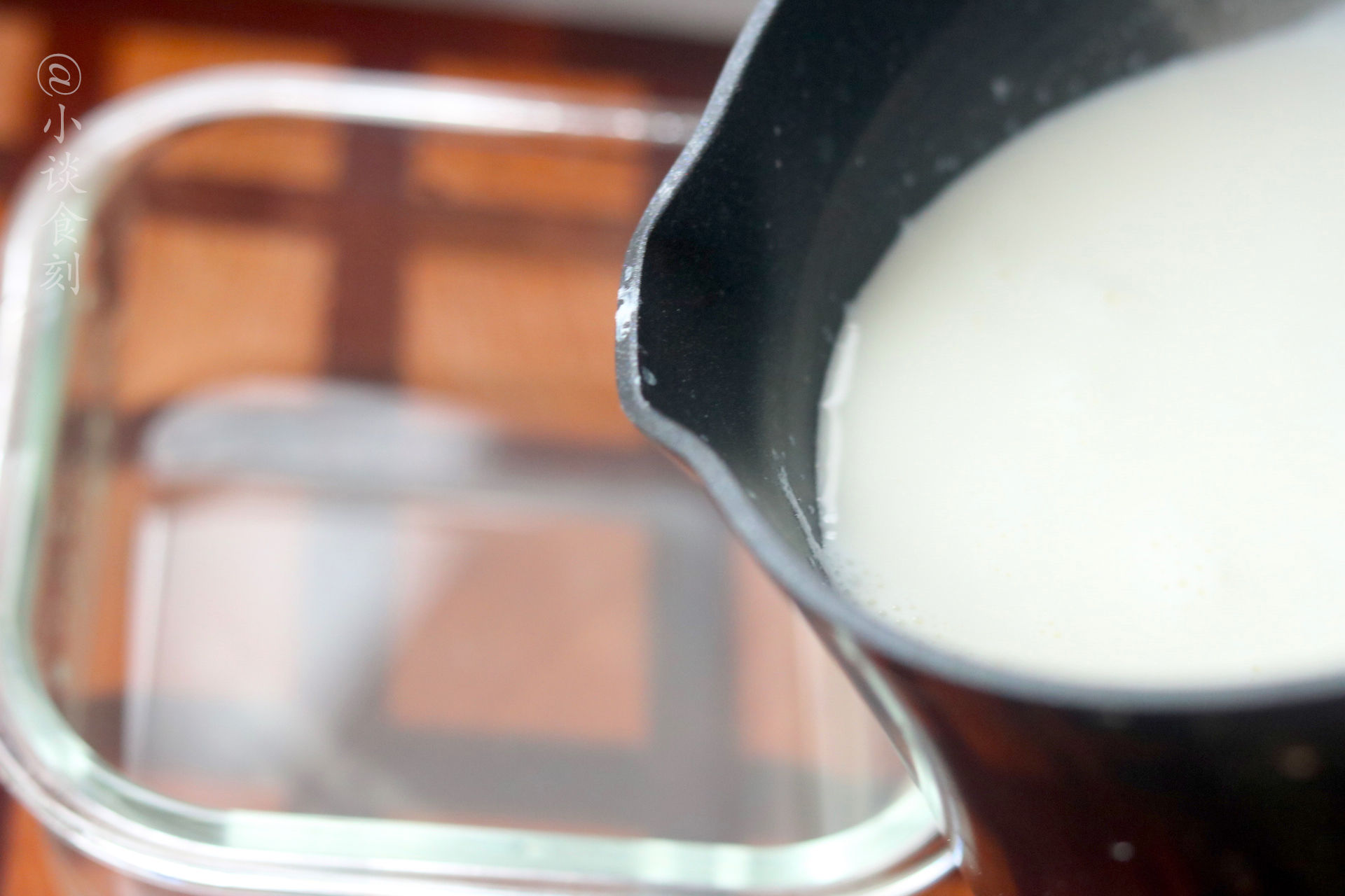 家里有牛奶的，教你做一道“宫廷小吃”，软嫩鲜甜，孩子特别爱吃