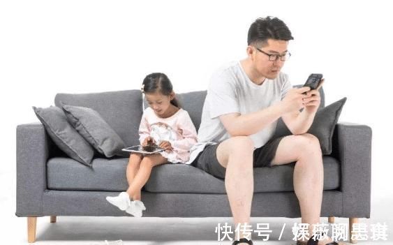 家庭|“妈妈给我玩手机!”,两个家庭对手机不同态度,决定孩子的未来