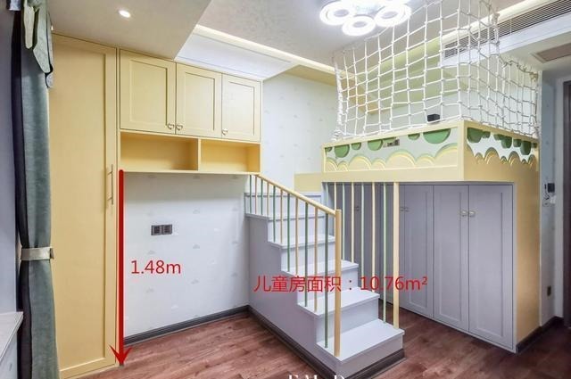 收纳|给孩子打了一张床,挂在空中,踩楼梯上去,邻居:在哪定制的?