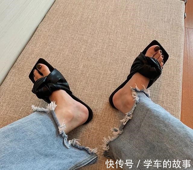 脚背 是时候穿凉鞋了!今年流行这几款,清凉显脚小!