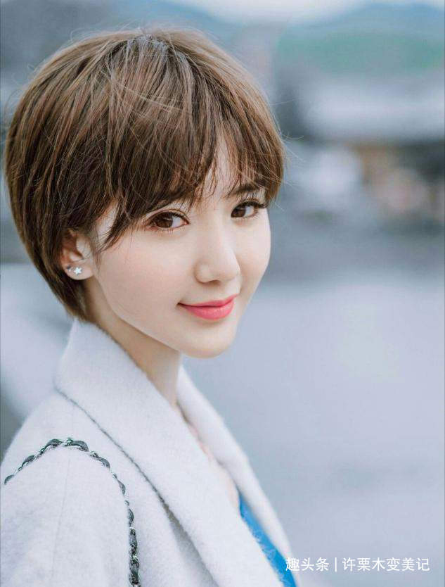 穿搭|中年女人想要不显老,少剪这5种“大妈”发型,显老还没档次