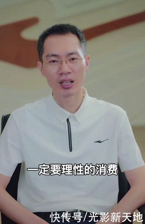 拍摄|鸿星尔克视频录制现场曝光，专业团队协助拍摄，进口电脑当提词器