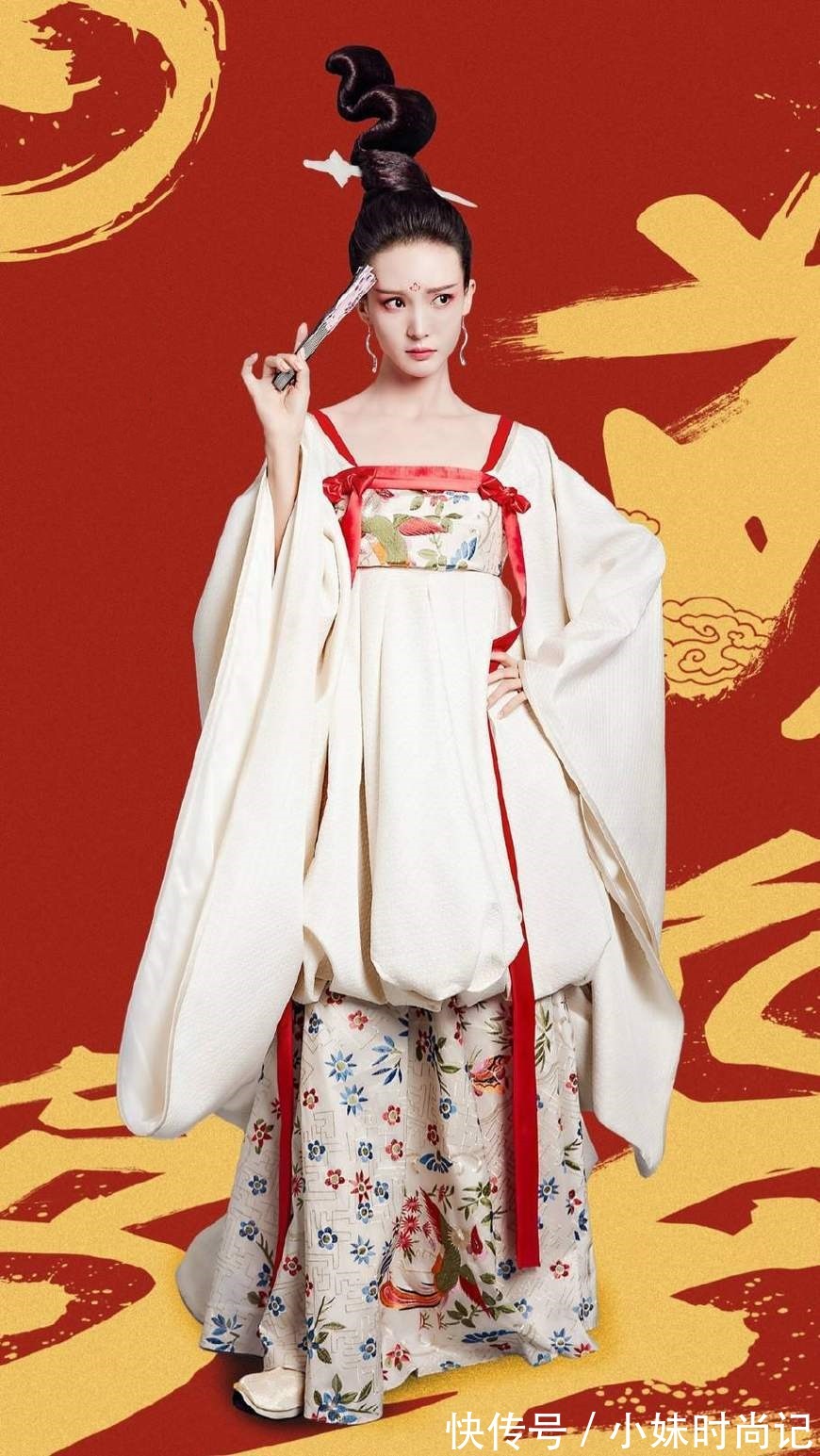 领口$金晨的美真是惊艳了,古装造型毫无违和感,红装更有气质