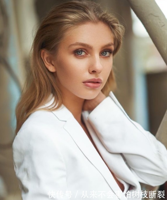 增肌|21岁嫩模“肉感”身材太惹火,网友:这身材不红很难!