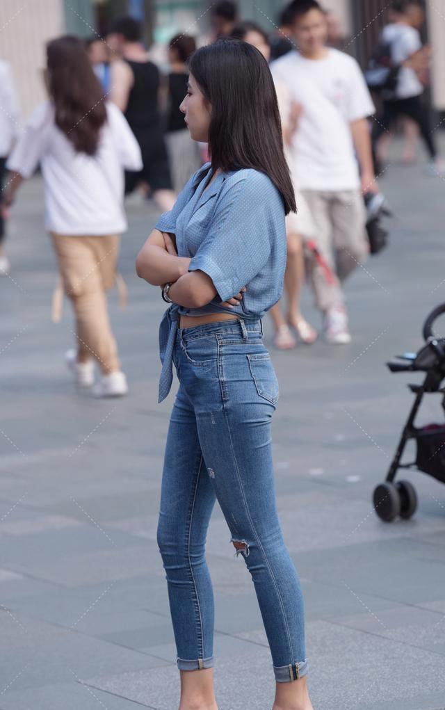 蕾丝 粉色系衣服，能让女性变得洁净、甜美，让女生看上去有一点傲慢