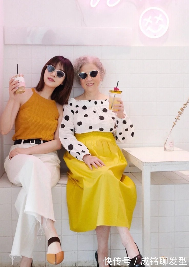 白色t恤|别说花白头发的奶奶不懂时尚!看看这几位时髦奶奶,比年轻人还潮