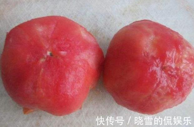勺子|西红柿去皮最忌用开水烫,教你2个小妙招,快速去皮营养不流失!