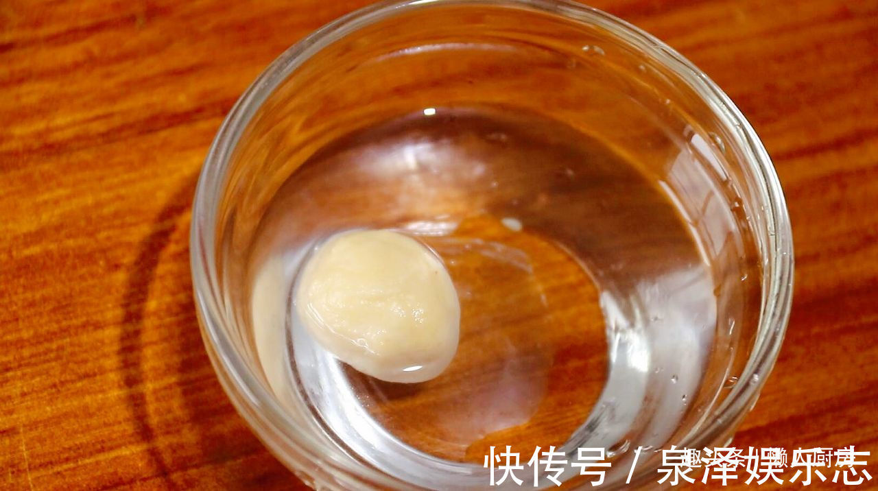 过年吃的茶食不用买,自己在家做,半斤面粉能做好多,又香又脆