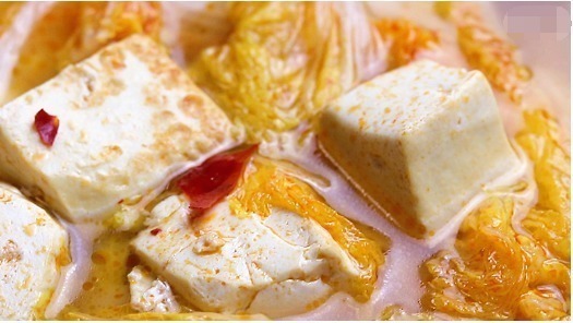 做白菜炖豆腐，很多人把放入豆腐白菜的顺序弄错了，难吃也不奇怪