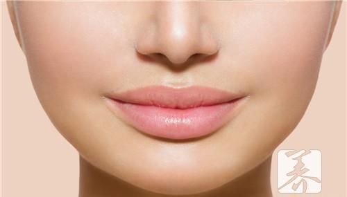 女人唇部脱毛
