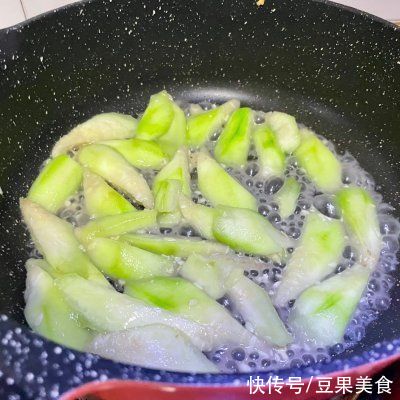 丝瓜炒蛋|#巨下饭的家常菜#丝瓜炒蛋