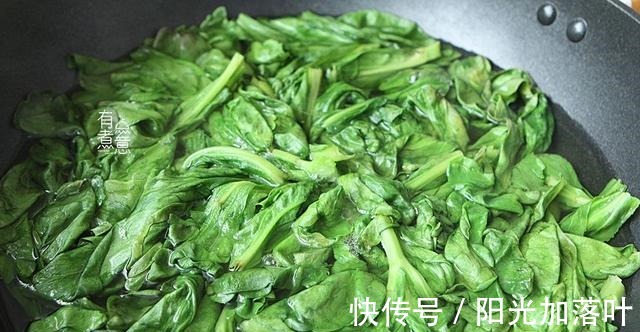 秋天遇到此菜，我从不还价，睡眠不好要多吃，用它烙馅饼吃特别香！