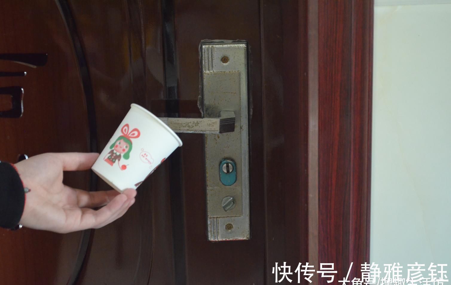记号|一次性纸杯用完别丢了, 剪几刀, 挂在门把上超实用, 人人见了都夸好