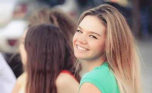 青春期|12岁女孩夹腿被训斥'不要脸',医院检查后,宝妈连说抱歉