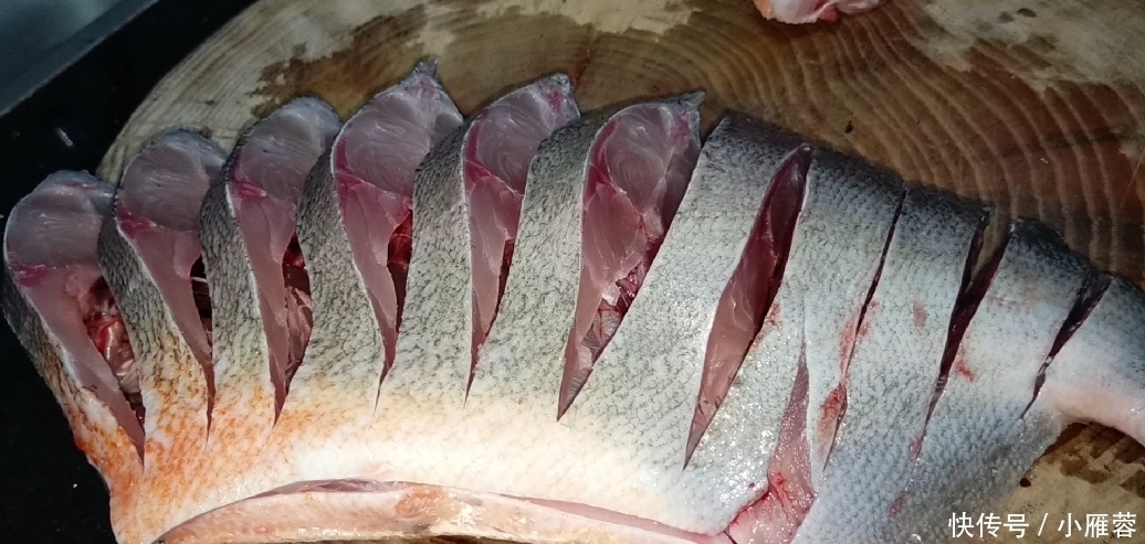 美味|爱吃鱼的收藏喽,学会鱼肉一个特色做法,简单美味,出锅太漂亮了