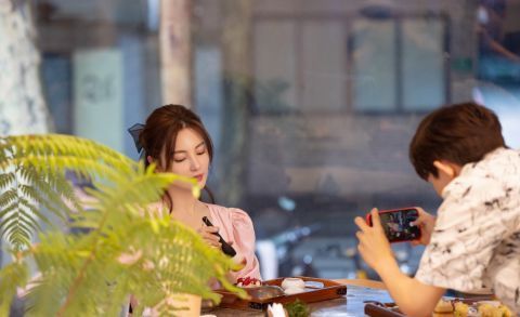 李柄熹被吐槽吃软饭,张雨绮称芒果恶意剪辑,两人退出录制太霸气