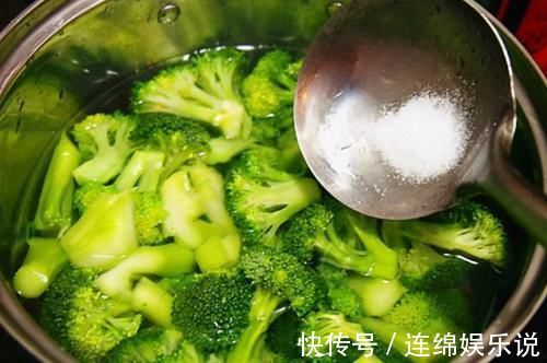 菠菜|必须焯水才能吃的5种蔬菜,很多人都忽略这一步,难怪吃了肚子疼