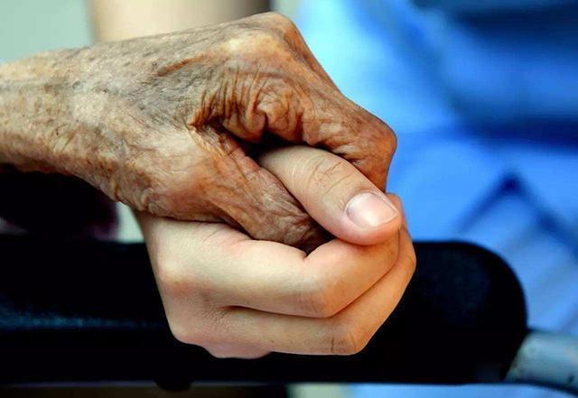 父母|不想在年老时拖累子女,退休前需要做好4个准备,你准备好几个