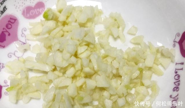 涼拌洋蔥在家怎么做好吃這3個訣竅學(xué)會了,做出來不比飯店差!