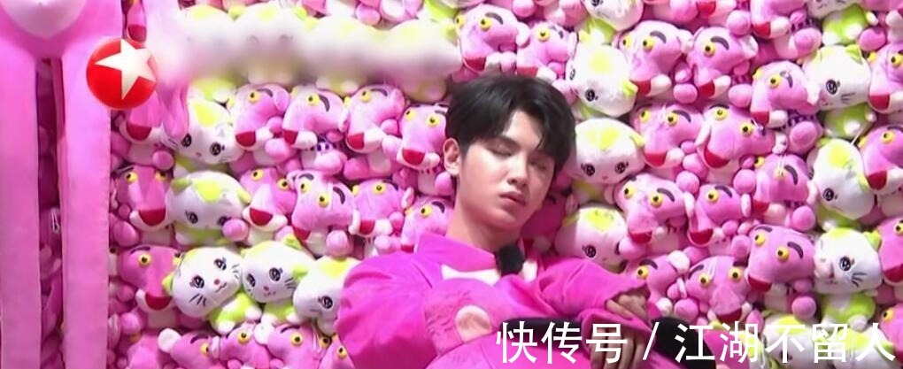 黄明昊|《极挑》节目组“欺负”黄明昊令人尴尬，对贾乃亮的设定更惹众怒