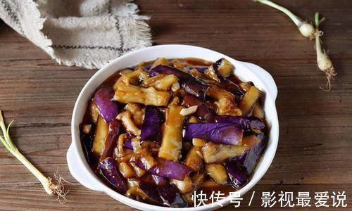 精盐|炒茄子时,直接加油炒就错了!教你一招,茄子不吸油还不发黑